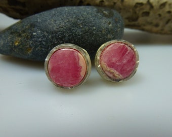 Handmade earrings with a gemstone, timeless for every occasion. Fairtrade product and unique,