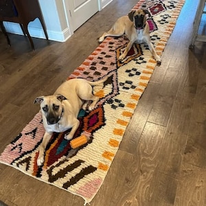 手織りモロッコランナーラグ：色鮮やかなベルベルウールカーペット