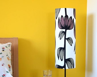 Grand abat-jour en forme de fleur de forme conique ou cylindrique en véritable tissu à motif floral scandinave, fait main par Vivid Shades