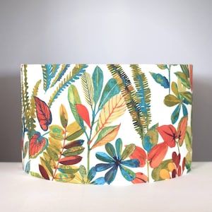Abat-jour botanique coloré, revêtement doré ou argenté au choix, motif floral, plafond ou pied de lampe, 20 cm à 40 cm Ø, fait main par Vivid Shades
