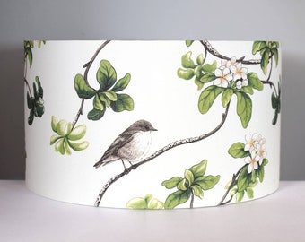 Pantalla con diseño de pájaros y forro dorado plateado o blanco hecha con tela de árboles escandinavos, de 20 cm a 45 cm Ø hecha a mano por Vivid Shades