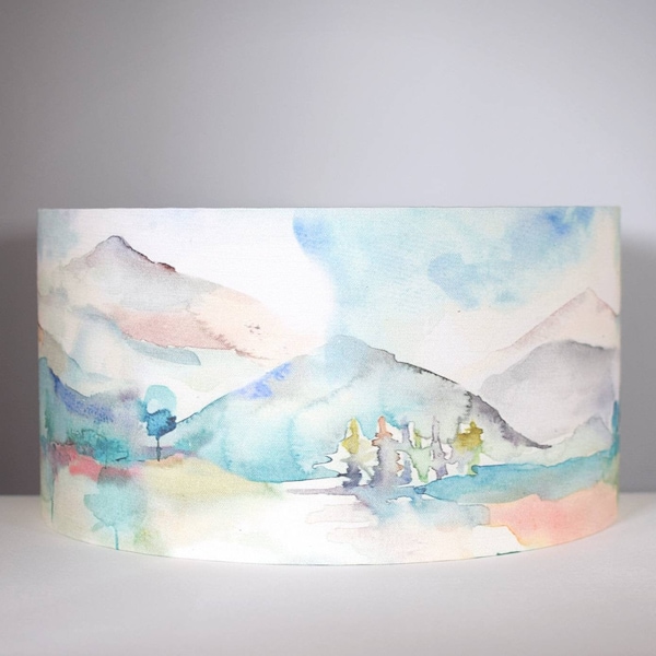 Abat-jour montagne, option doublure argentée dorée ou blanche, abat-jour de table ou de plafond, motif imprimé aquarelle, fait main par Vivid Shades