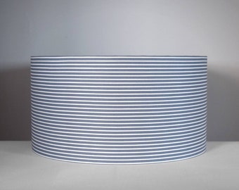 Pantalla de rayas azul oscuro y blanco con opción de forro dorado, plateado o blanco, pantalla de tambor estándar de 20 cm a 50 cm de diámetro, hecha a mano por Vivid Shades