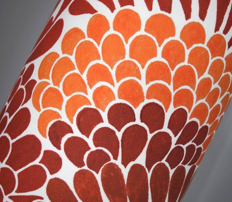 Hoge oranje en rode lampenkap in koraalpatroon Scandinavische stof, conische of cilindrische vorm handgemaakt door Vivid Shades afbeelding 4