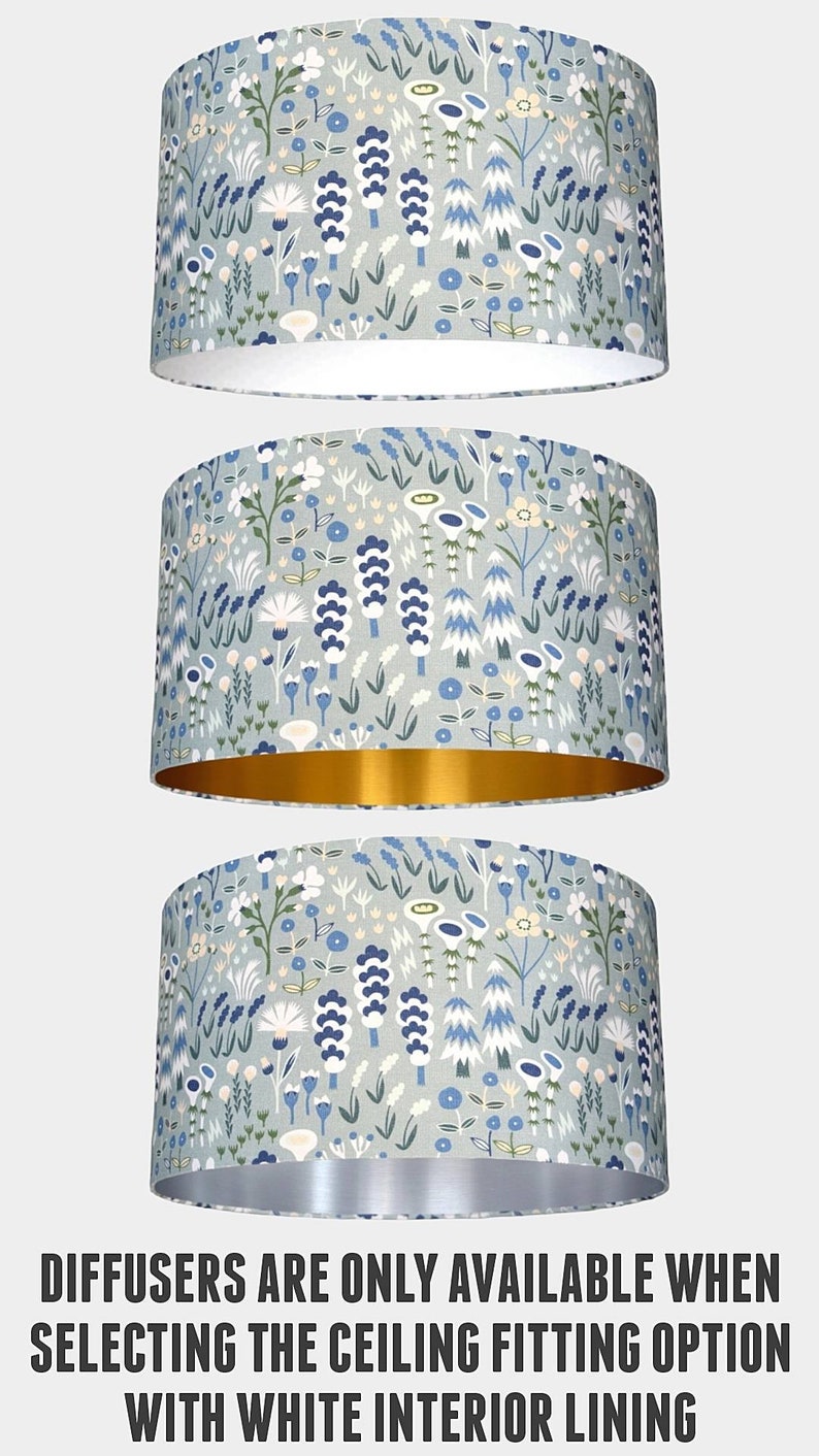 Puede incluir: Tres pantallas de l&aacute;mpara cil&iacute;ndricas con un estampado floral en azul, blanco y verde sobre un fondo gris claro. El interior de las pantallas es dorado o plateado. El texto en la parte inferior dice: DIFFUSERS ARE ONLY AVAILABLE WHEN SELECTING THE CEILING FITTING OPTION WITH WHITE INTERIOR LINING.