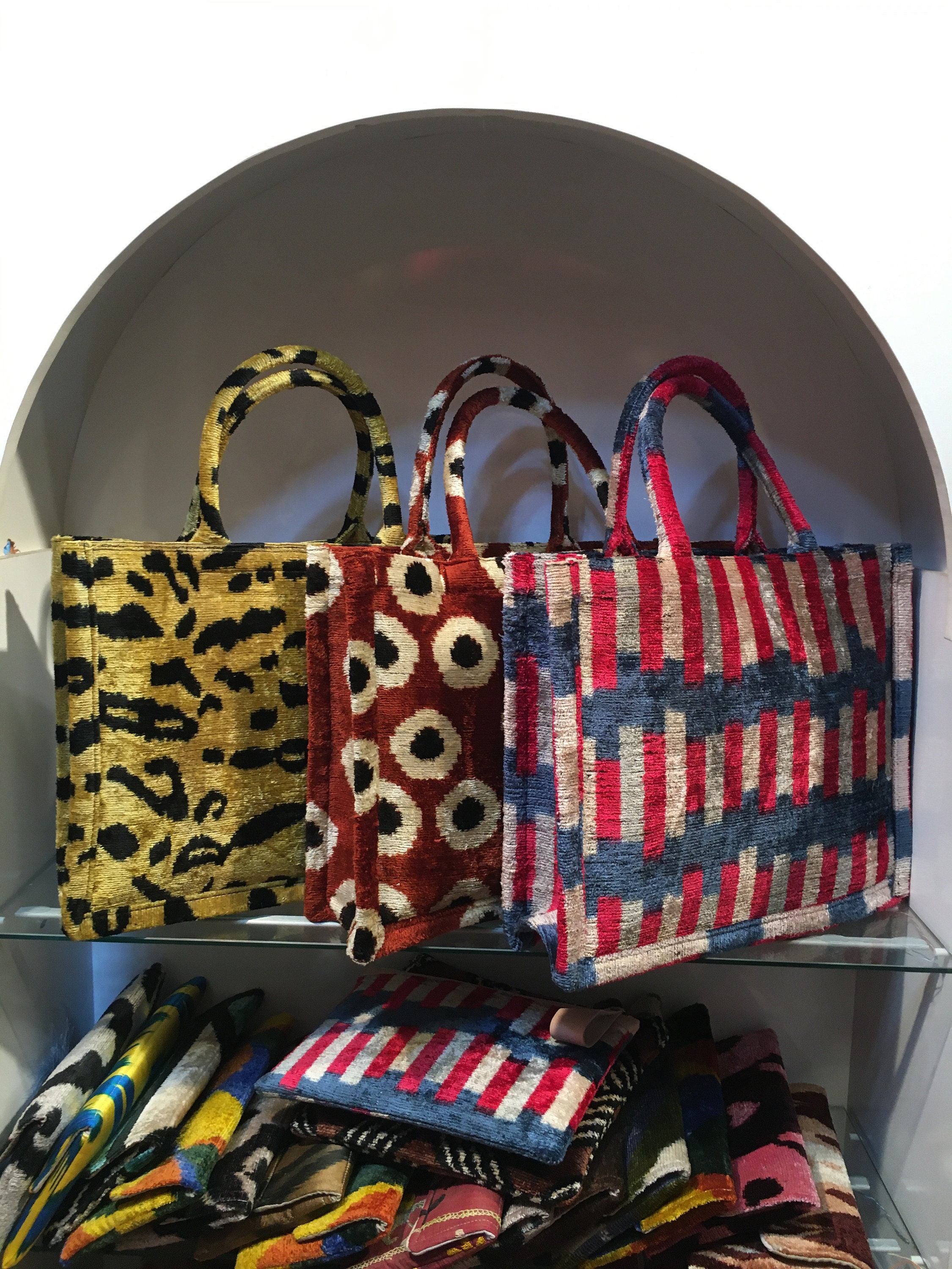 クラッチバッグ イカットbag シルクベルベット ショルダーバッグ トルコ輸入 Handwoven Silk Velvet Ikat Tote Bag - Large Book Bag - Etsy