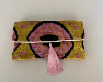 Embrague ikat de terciopelo de noche verde pistacho / Embrague de tela ikat de despedida de soltera rosa rosa / Embrague con borlas de seda