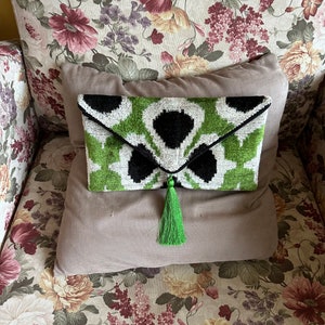 Bolso clutch Green Clover Sobre, bolso de terciopelo de seda ikat, bolso clutch de seda de fiesta de boda de cuento de hadas Carta - bolso clutch de despedida de soltera