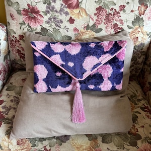 Bolso clutch de sobre hecho a medida púrpura - Sobre rosa claro Bolso de terciopelo de seda ikat uzbeko - Bolso de seda de fiesta de bodas de cuento de hadas