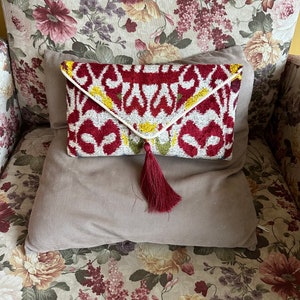 Bolso clutch de sobre multicolor oriental de seda - Bolso de terciopelo ikat tejido a mano uzbeko - Bolso clutch de tela en forma de letra