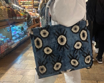 Torba typu tote z aksamitu Ikat: ręcznie tkana torba na książki z jedwabiu