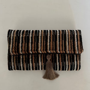 Pochette Ikat marron vif à rayures noires | Pochette de soirée à rabat en velours ikat ouzbek | pochette de demoiselle d'honneur