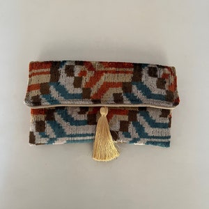 embrague ikat de diseñador - bolso de embrague de noche boho tribal ikat de seda moderno - bolso de embrague con borla para fiestas