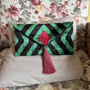 Bolso clutch de sobre de terciopelo negro verde - Bolso de fiesta de bodas ikat de seda - Bolso clutch de carta verde esmeralda