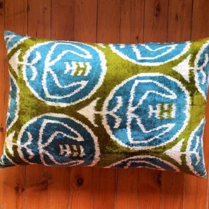 Green velvet Ikat Pillow Cover, Handwoven Pillow, Pattern Pillow, Ikat Pillow Case, Velvet Ikat Pillow, Silk Pillow, Home Decor Pillows