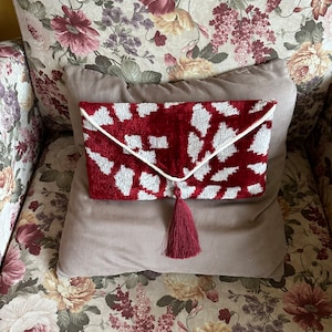 Bolso clutch de sobre rojo - bolso de terciopelo de seda ikat uzbeko - bolso clutch de seda de fiesta de boda de cuento de hadas - bolso clutch de despedida de soltera