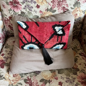 Bolso clutch Red Black Evil Eyes Sobre - Bolso clutch de seda de terciopelo uzbeko ikat - Bolso clutch Bachelorette