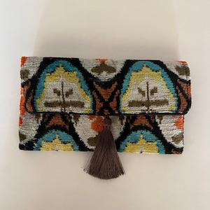 Handmade Uzbek Ikat Velvet Clutch: Silk Evening Bag with Tassel
