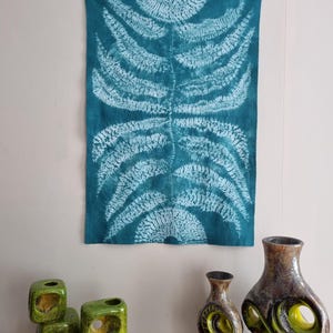 XL ヌイ絞り/エメラルドグリーン壁掛けタペストリー ヴィンテージフレンチリネンシーツ「ストレンジフラワー」90 x 60 cm - 547