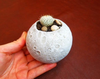 Concrete planter pot, concrete moon pot, moon pot, moon planter, concrete moon, concrete plant pot, plant holder, flowerpot, handmade pot