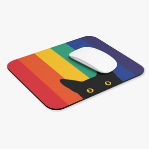 Spähende Katze im Regenbogen Mauspad | Rechteck Mauspad | Stolz Maus Pad | LGBTQ Mousepad | Lustiges schwarzes Katzen Maus Pad