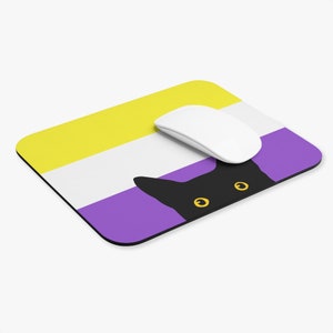 Glurende kat in niet-binaire vlagkleuren | Rechthoekige muismat | Enby Pride-cadeau