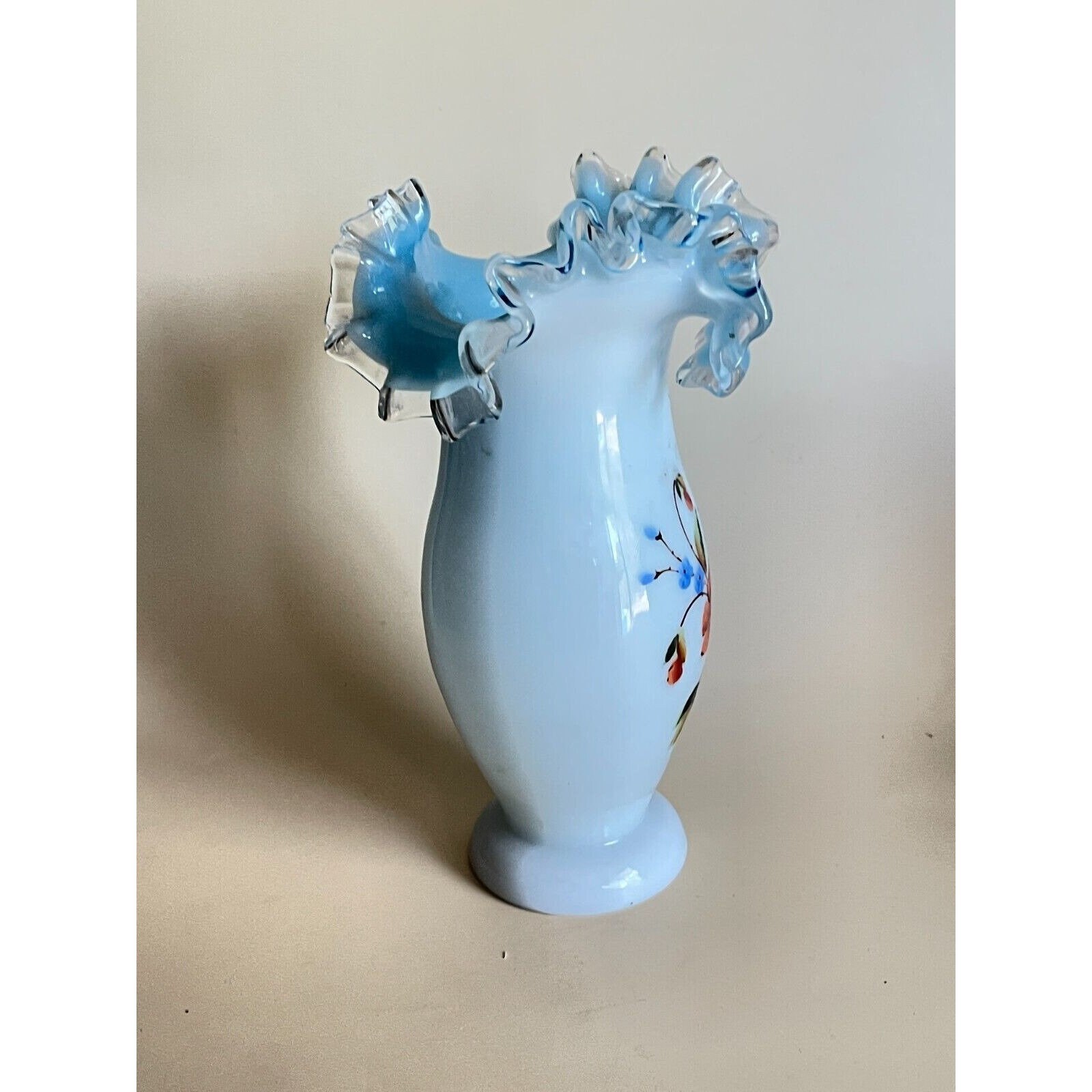 ヴィンテージ ブルーからクリア オパールセント フリル フローラル