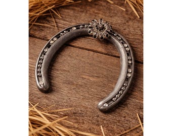 Herradura de Mt Croix Forge con diamantes de imitación y flor, decoración western de la suerte, 5"