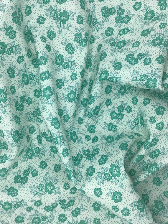 Depression 20s 30s feedsack print 100% cotton fabric. Flowerhouse “At the Cottage” by Debbie Beaves. Green flower on white. Sold by the yard