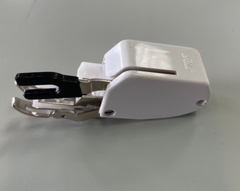 Featherweight walking foot Singer 221 even feed sewing machine quilting sewing binding