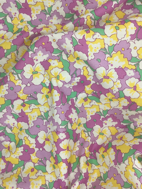 Depression Feed Sack 20s 30s Reproduction  100% Cotton. Robert Kaufman “Gentle Petals” Flowerhouse by Debbie Beaves #21152. Sold by the Yard