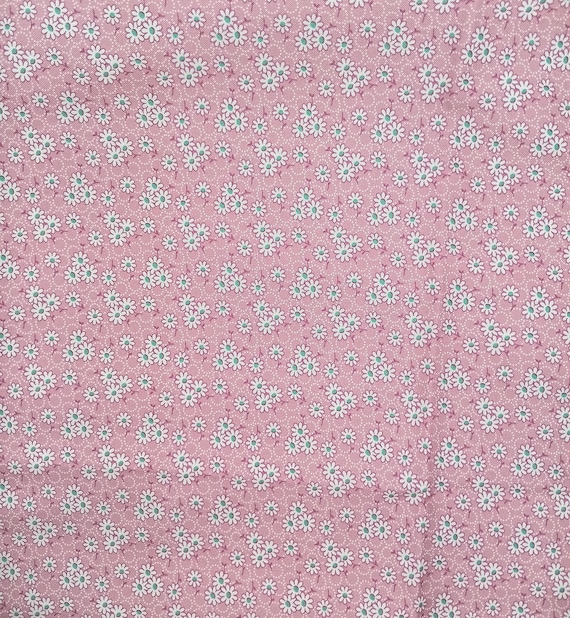 20s/30s Feedsack depression fabric Aunt Grace Goes Scrapy by Judie Rothermel R351527D White daisies on pink 100% cotton Sold by the yard