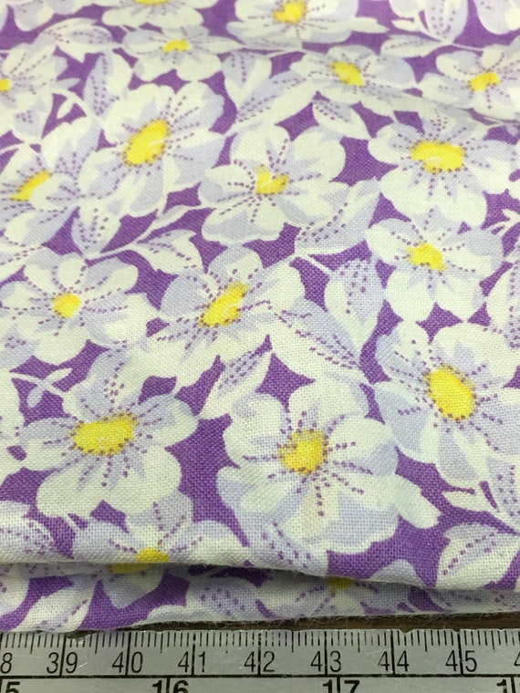 Vintage Feedsack w/ Lavender & Yellow Tulips 71330 