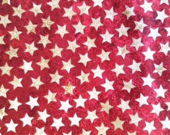 America 250: Tessuto rosso Stonehenge Stars di Linda Ludovico per Northcott Fabrics Venduto tagliato su misura