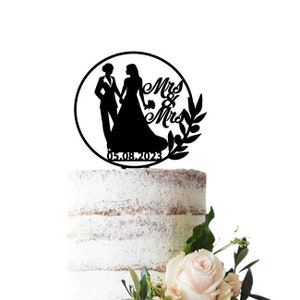 Wedding cake topper Mrs&Mrs with round frame