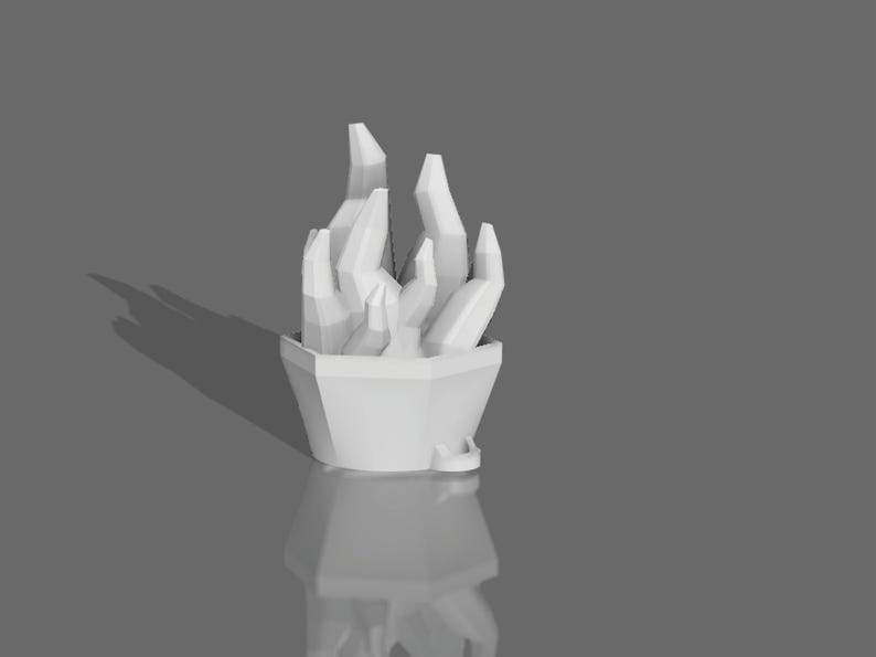 Pode incluir: Vaso de cer&acirc;mica branco com um design geom&eacute;trico, apresentando um grupo de caules de plantas brancas estilizados.