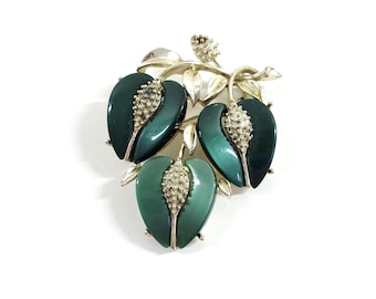 Vintage Lisner Signed Moonglow Thermoset Green Apple Gold Tone Brooch Pin