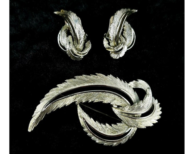 Vintage Sarah Coventry Silver Tone Feather Leaf Brooch Pin Clip On Earrings Set