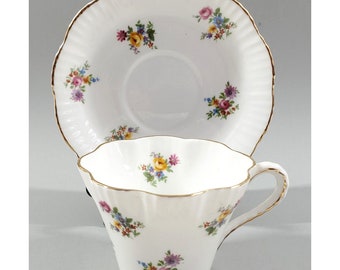 Salisbury England Bone China Teacup & Saucer Floral Bouquet Scalloped Edge 3866