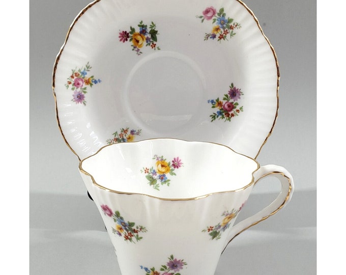 Salisbury England Bone China Teacup & Saucer Floral Bouquet Scalloped Edge 3866
