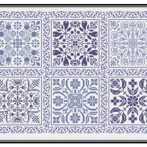 Puede incluir: Seis cuadrados bordados en azul y blanco con intrincados patrones florales y geométricos. Los cuadrados están enmarcados con un borde decorativo.