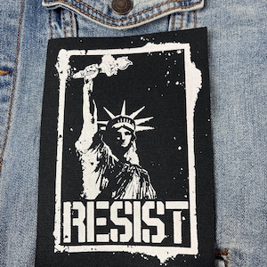 Resist Punk Patch - kleiner Aufnäher für Jacken, Westen, Rucksäcke
