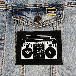 Music Boombox Punk Patch – Retro Music Punk Rock Iron-On or Sew-On Patch for Jackets, Vests, Backpacks, DIY Streetwear, DIY Crafts