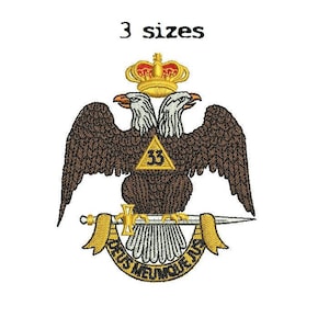 Può includere: Toppa ricamata con un'aquila marrone con una corona dorata, un triangolo dorato con il numero 33 e il testo "DEUS MEUMQUE JUS".