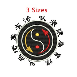 Może przedstawiać: Czarno-biały symbol yin yang z czerwonymi i złotymi akcentami, otoczony okręgiem chińskich znaków. Znaki to: "有" (yǒu), "德" (dé), "信" (xìn), "礼" (lǐ), "仁" (rén), "义" (yì), "智" (zhì), "勇" (yǒng), "忠" (zhōng), "孝" (xiào).