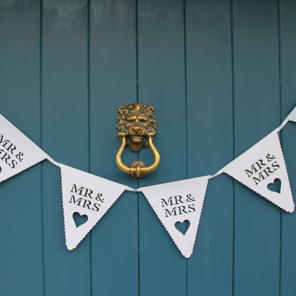 Mr & Mrs White and Just Married Wedding Bunting Scalloped Heart Card - Bunting Banner Garland