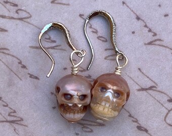 Skull pearl drop earrings, skull pearl dangle earrings, skull dangle earrings, skull drop earrings, pink skull dangle earrings, edgy pearl