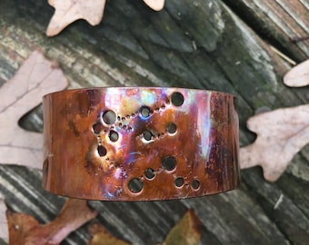 Brazalete de cobre Acuario, brazalete de constelación de cobre, brazalete de cobre del zodíaco, brazalete de astrología, brazalete de signo zodiacal, pátina de fuego iridiscente