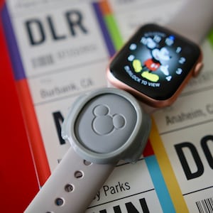 FLEXIBLE MagicBand Puck Holder for Smart Watch Bands