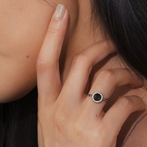 Black jade engagement ring hotsell